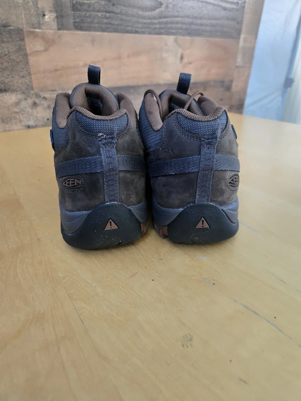 KEEN Siskiyou Shoes Mens 11.5 Brown Waterproof Hiking Trail Low Top Sneakers